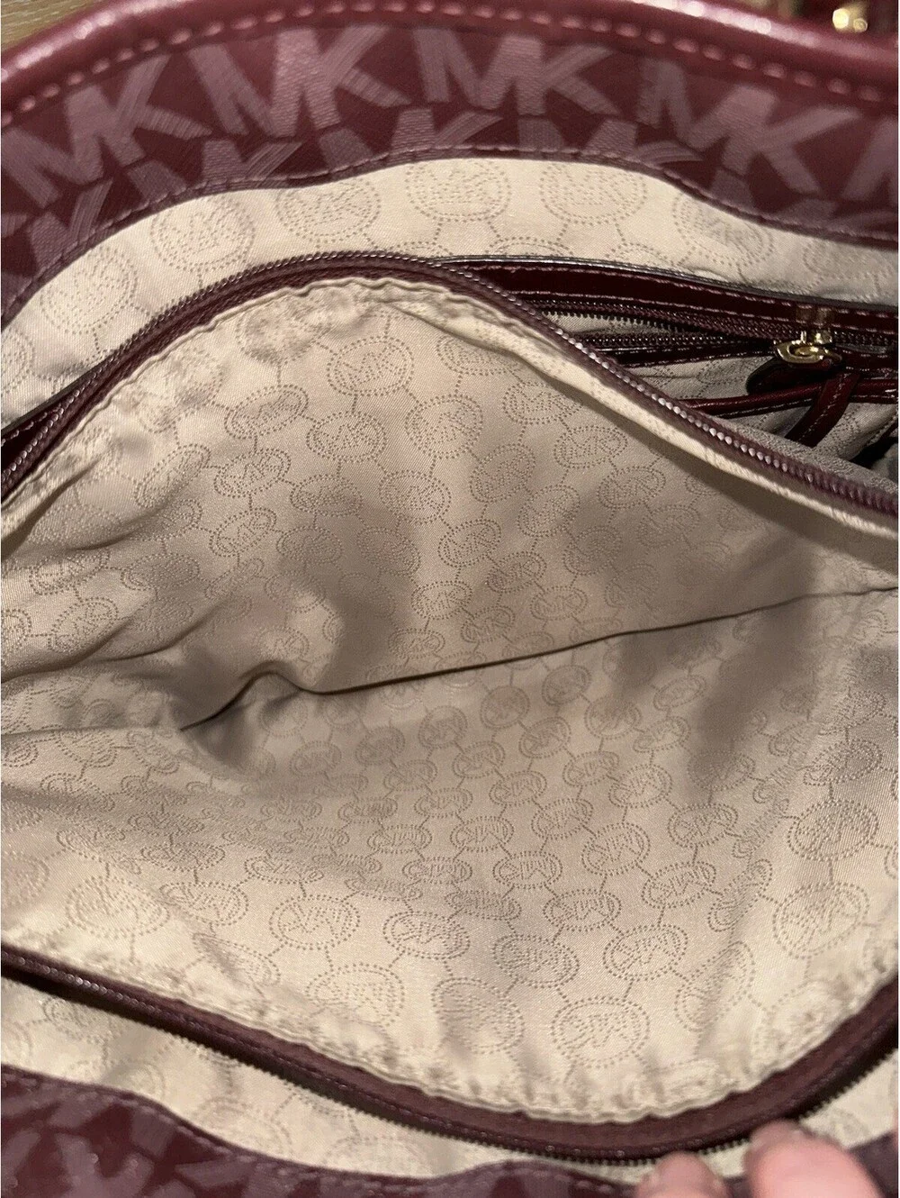Michael Kors Signature Jet set Burgundy Merlot Maroon Tote Shoulder Bag Purse